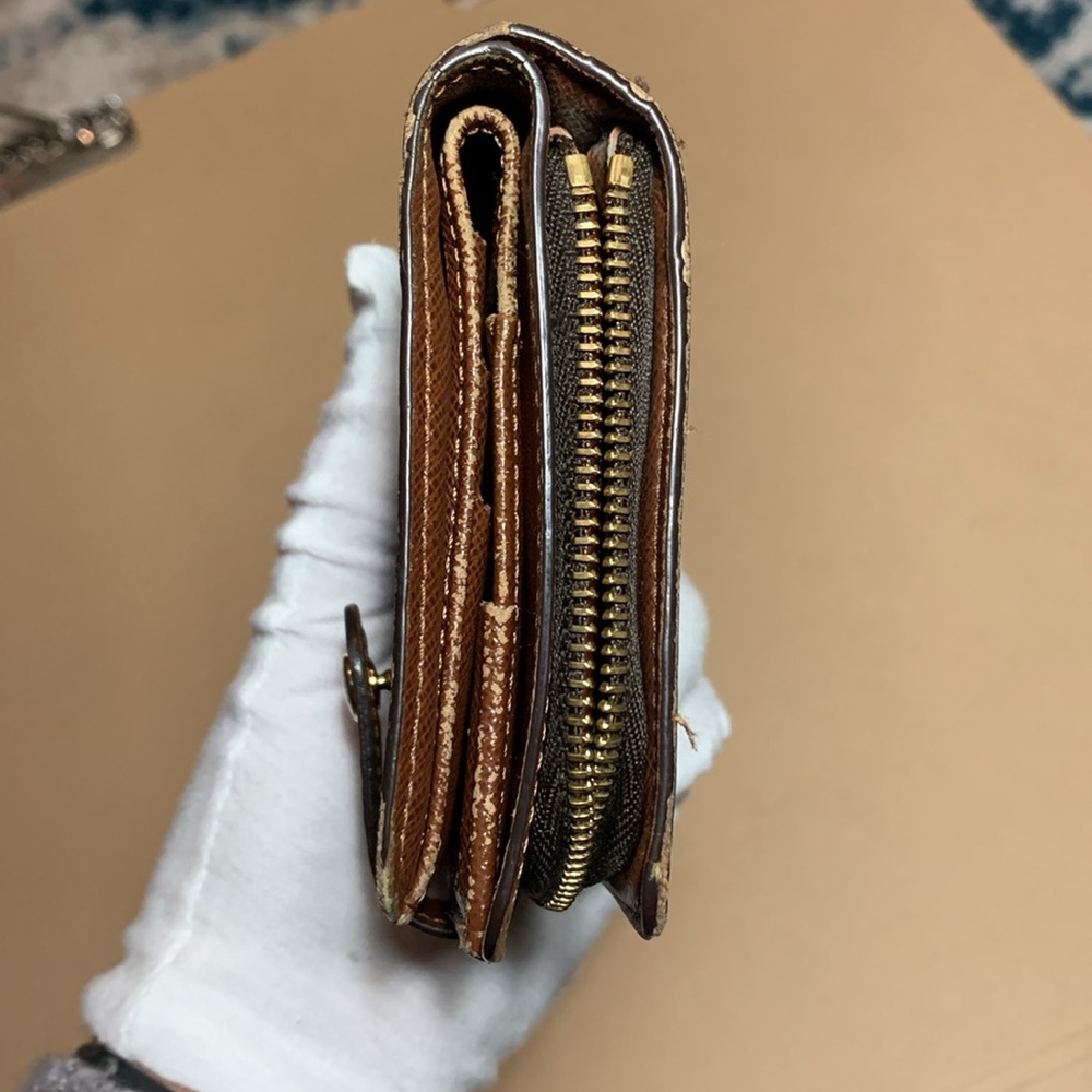 SOLD - Authentic LOUIS VUITTON Compact Zip Bi-Fold Monogram Wallet - Picture 11 of 15
